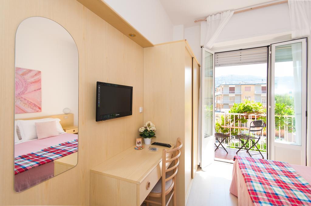 Hotel Giongo Spotorno Extérieur photo