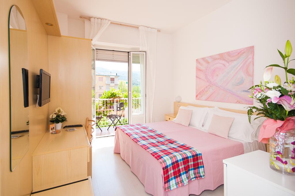 Hotel Giongo Spotorno Extérieur photo
